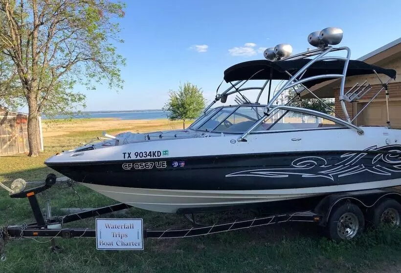 Retkeilymaja Oasis Lake Buchanan