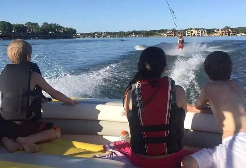 Retkeilymaja Oasis Lake Buchanan