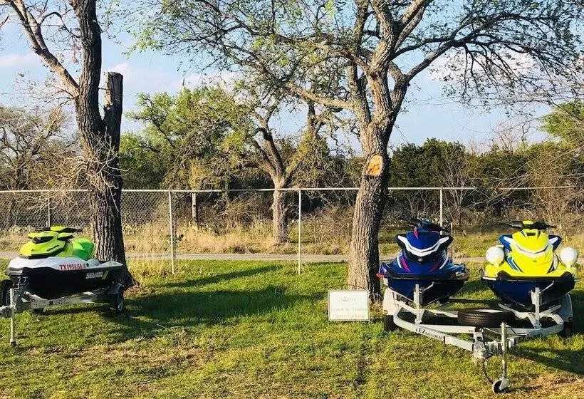 Retkeilymaja Oasis Lake Buchanan