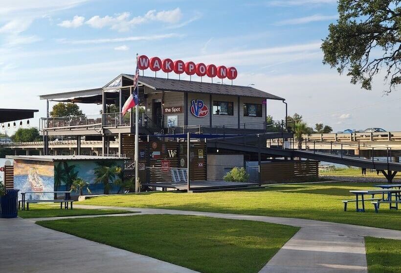 旅馆 Oasis Lake Buchanan