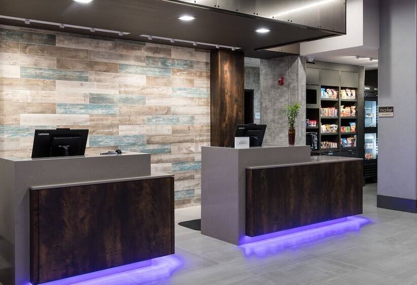 هتل Courtyard By Marriott Houston Heights/i10