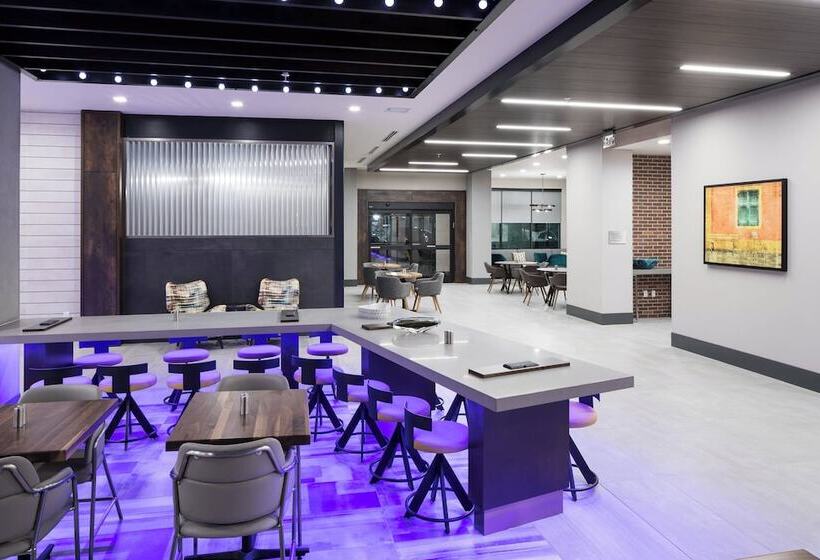 هتل Courtyard By Marriott Houston Heights/i10