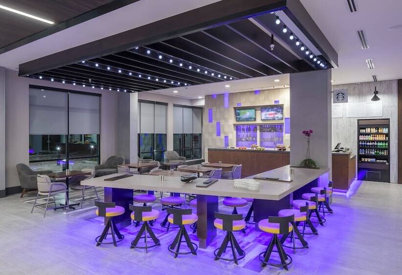 هتل Courtyard By Marriott Houston Heights/i10