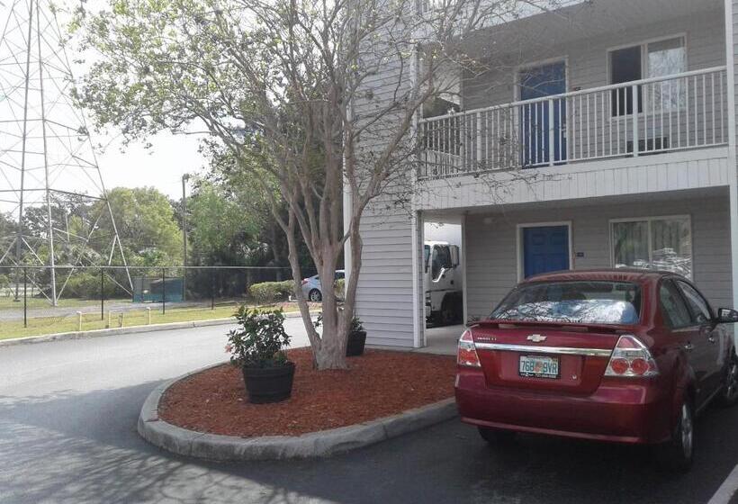 ホテル Intown Suites Extended Stay Clearwater Fl