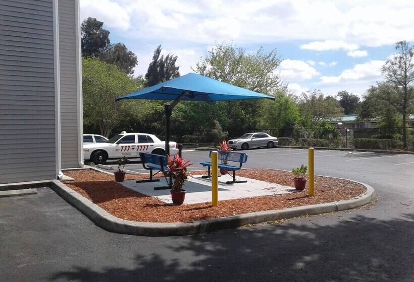 ホテル Intown Suites Extended Stay Clearwater Fl