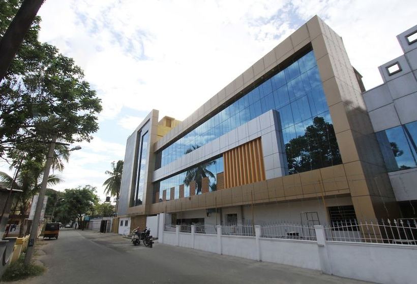 Hotell Oyo 44203 Manis Residency Deluxe