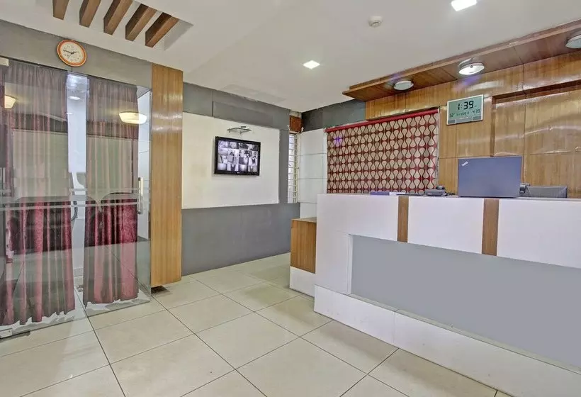 ホテル Oyo 44203 Manis Residency Deluxe