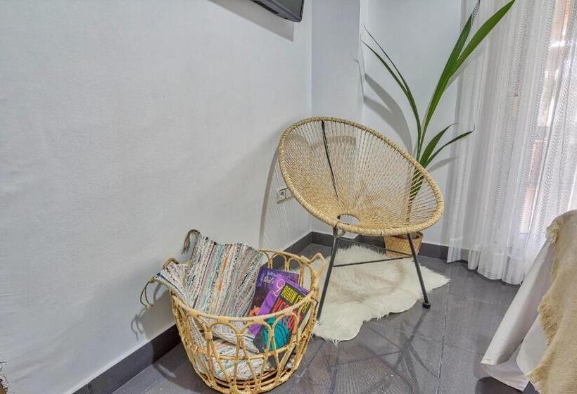 Hotel Roomqueo Only Adults