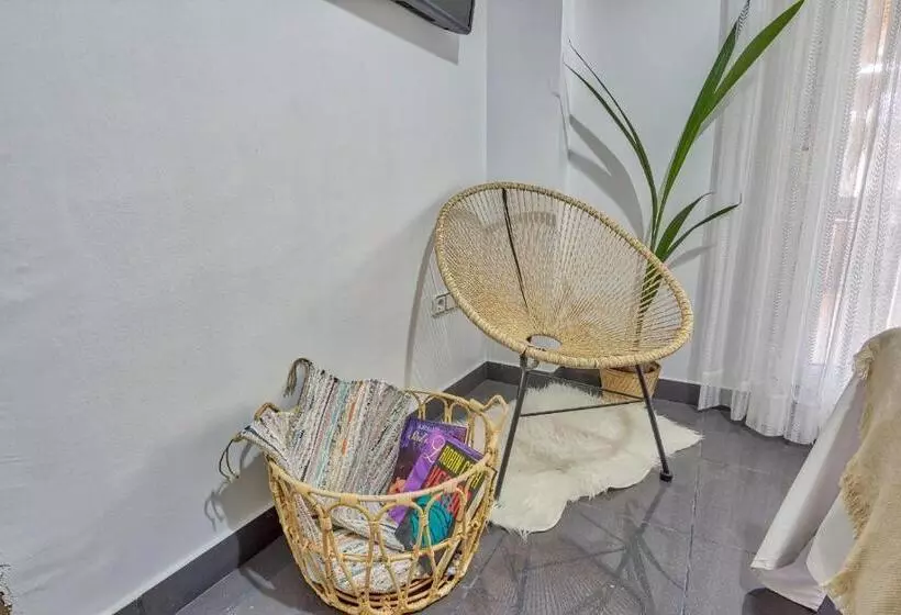 Hotelli Roomqueo Only Adults