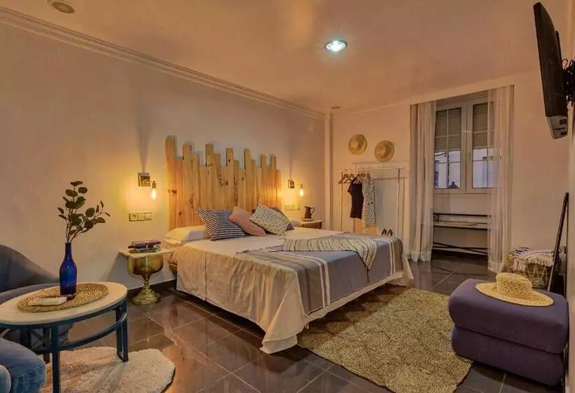 Hotelli Roomqueo Only Adults