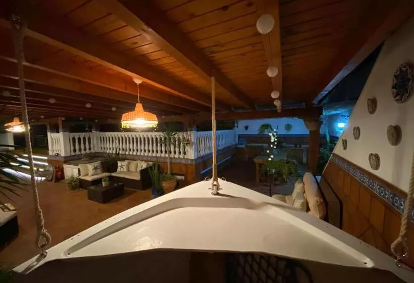 Hotelli Roomqueo Only Adults