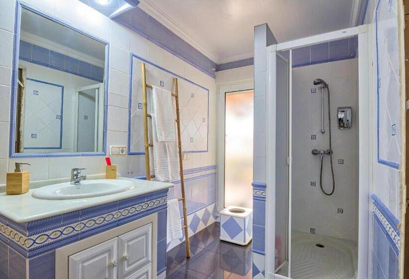 Hotel Roomqueo Only Adults