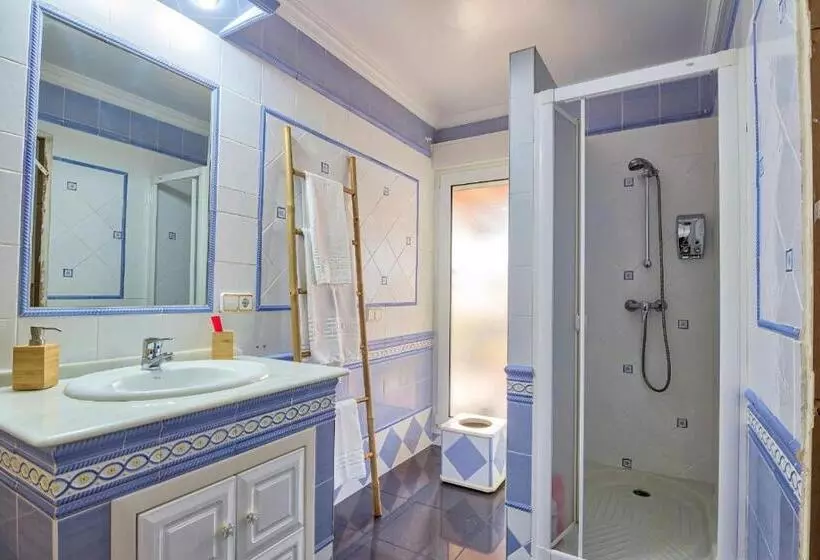 Hotelli Roomqueo Only Adults