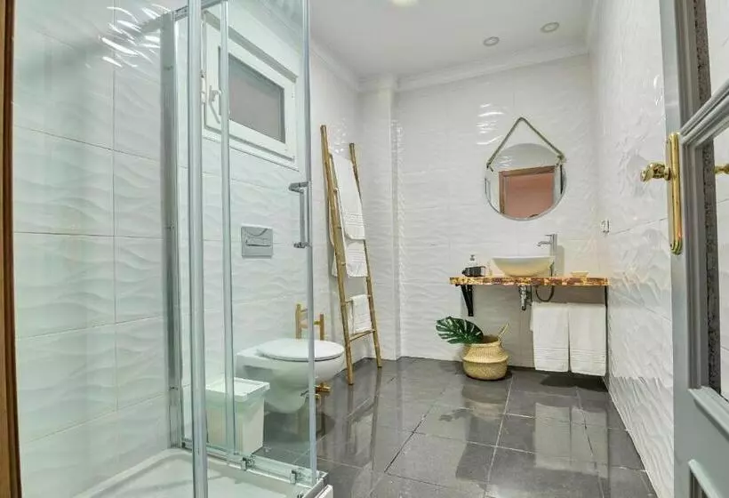 Hotelli Roomqueo Only Adults