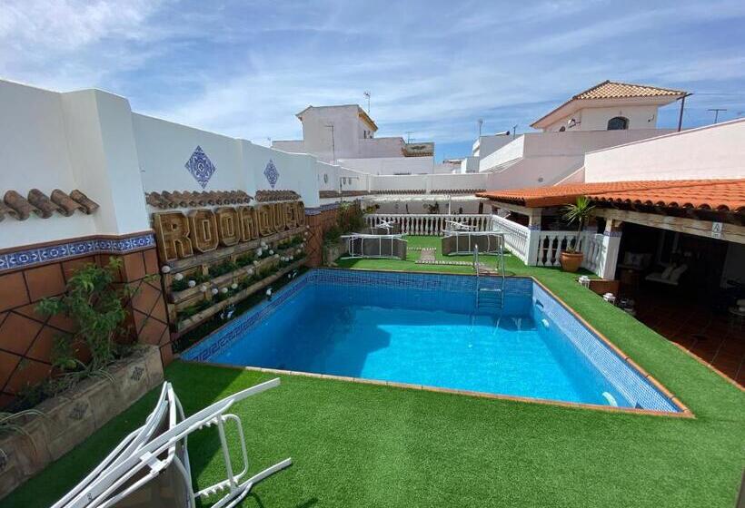 Hotel Roomqueo Only Adults