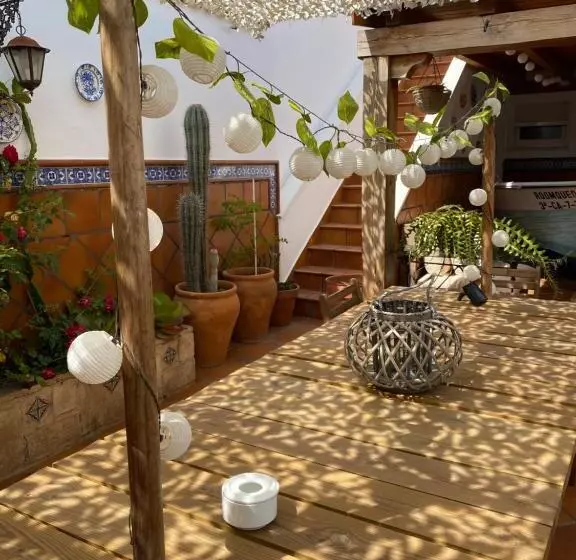 Hotelli Roomqueo Only Adults