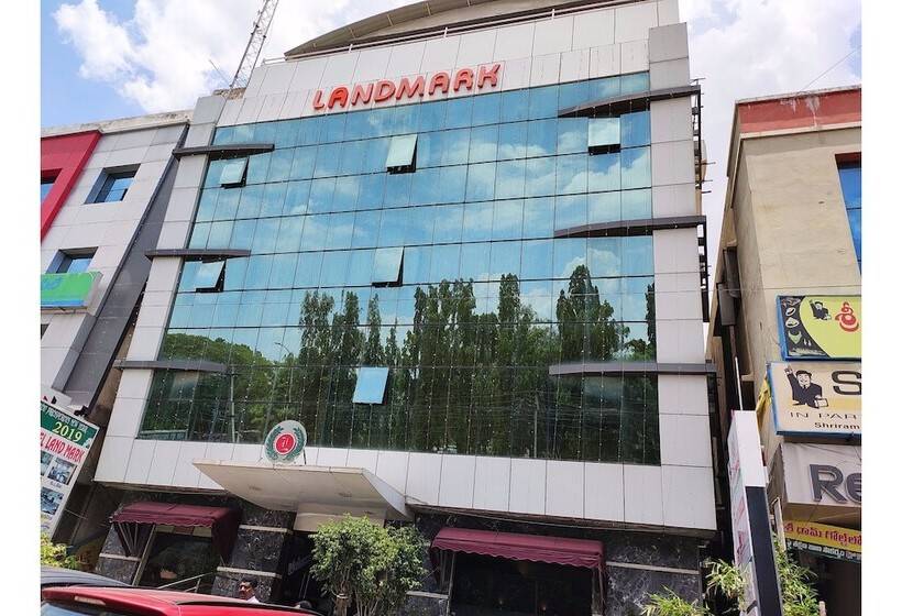 בית מלון כפרי Capital O 44963 Landmark Residency