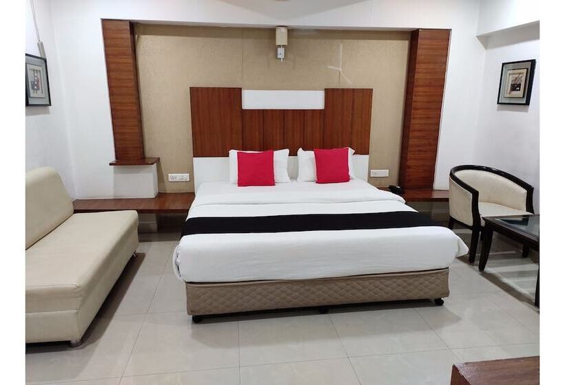 בית מלון כפרי Capital O 44963 Landmark Residency