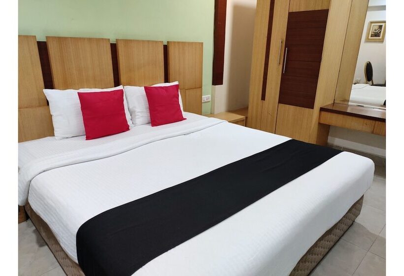 בית מלון כפרי Capital O 44963 Landmark Residency