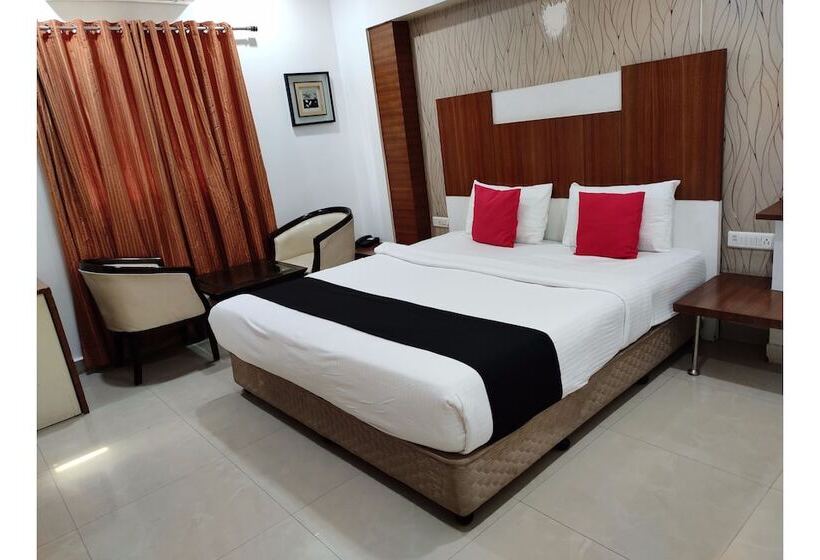 בית מלון כפרי Capital O 44963 Landmark Residency