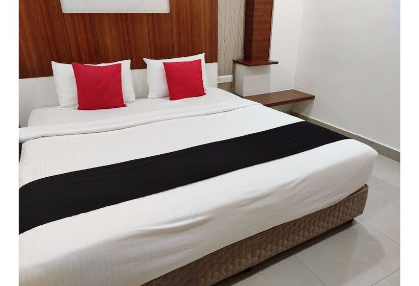 בית מלון כפרי Capital O 44963 Landmark Residency