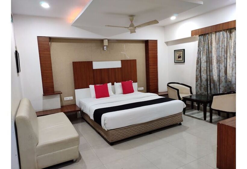 בית מלון כפרי Capital O 44963 Landmark Residency