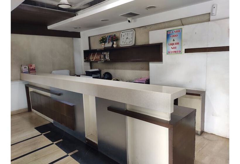 בית מלון כפרי Capital O 44963 Landmark Residency