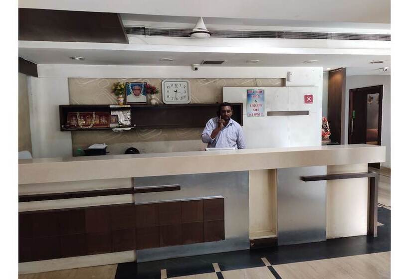 בית מלון כפרי Capital O 44963 Landmark Residency