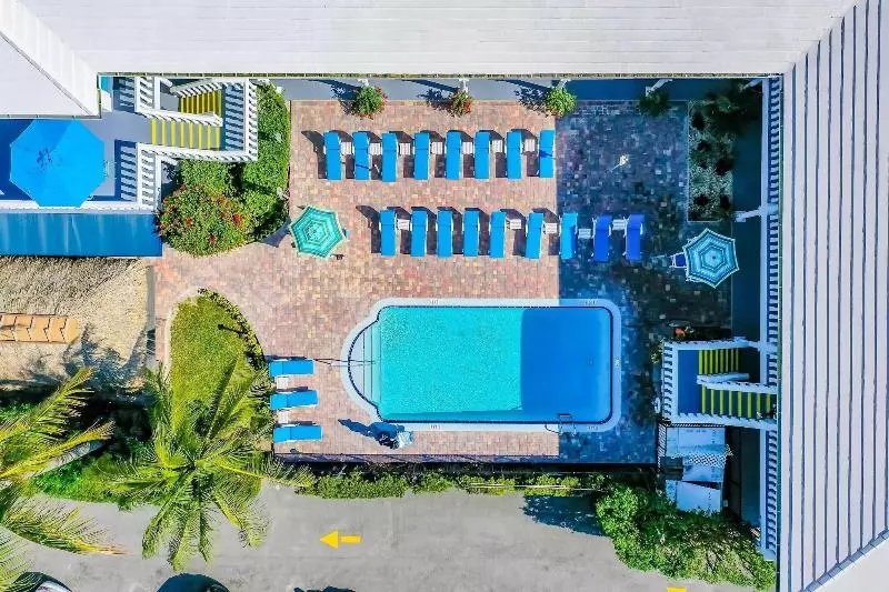 Carriage House Resort Motel