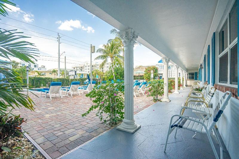 Carriage House Resort Motel