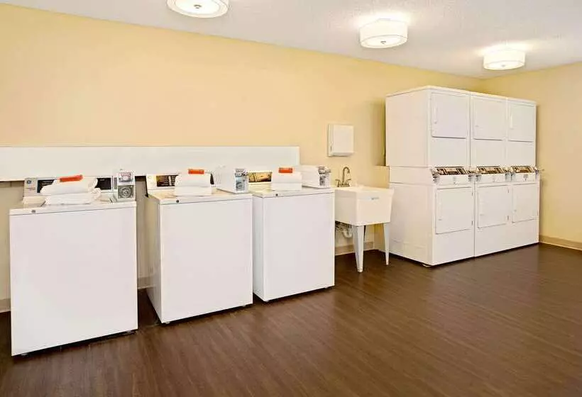 Отель Mainstay Suites Cincinnati Blue Ash