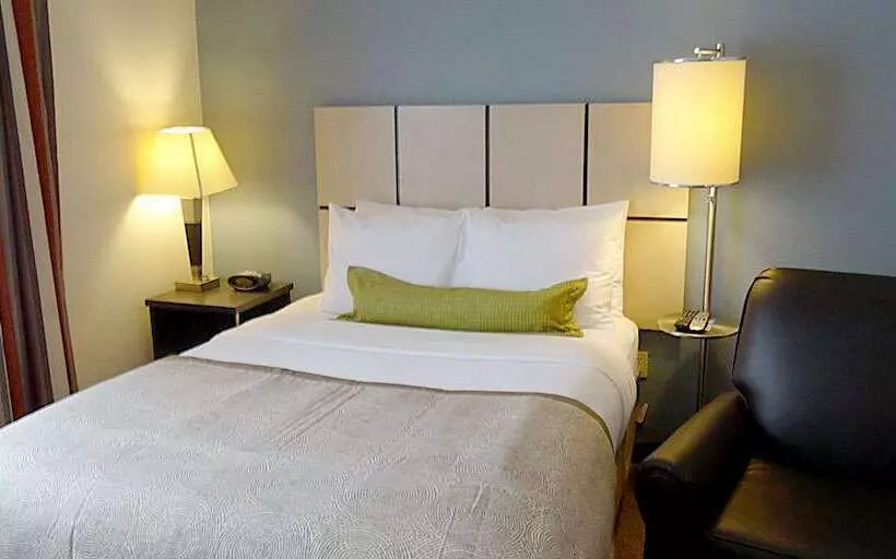 호텔 Sonesta Simply Wichita Airport