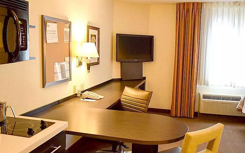 호텔 Sonesta Simply Wichita Airport