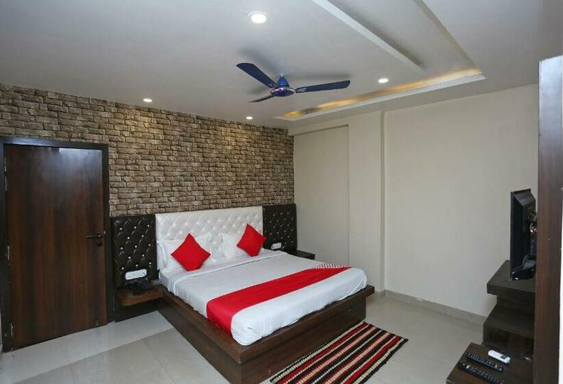 Hotel Oyo 43897 Redstone