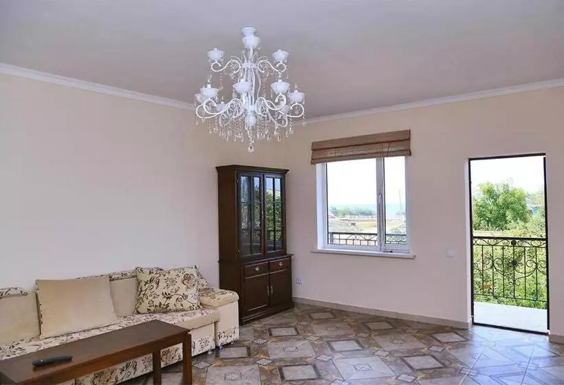 هتل Taj Altyn