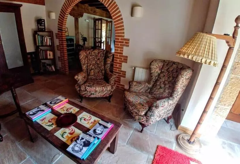 ユースホステル Trisileja En Novales