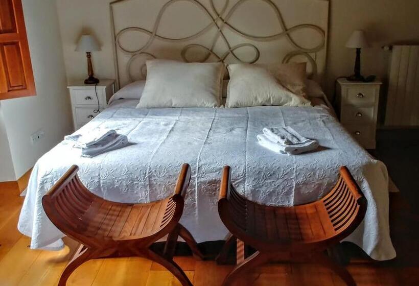 Общежитие Trisileja En Novales