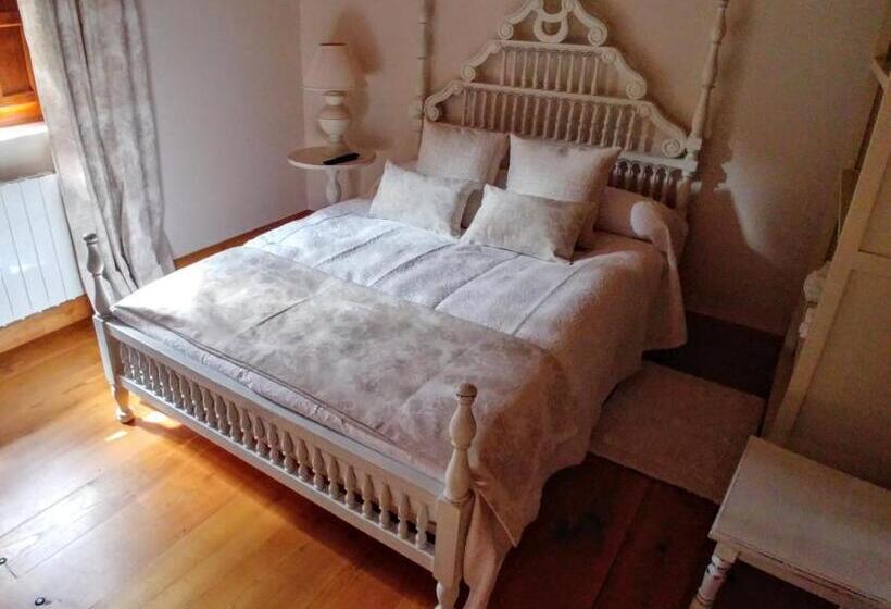 Общежитие Trisileja En Novales