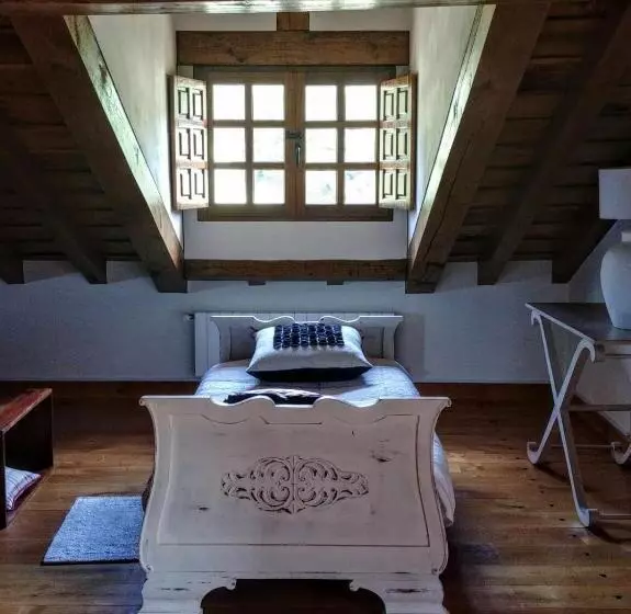 ユースホステル Trisileja En Novales