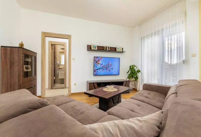 Apart Hotel Ms Katunjanin