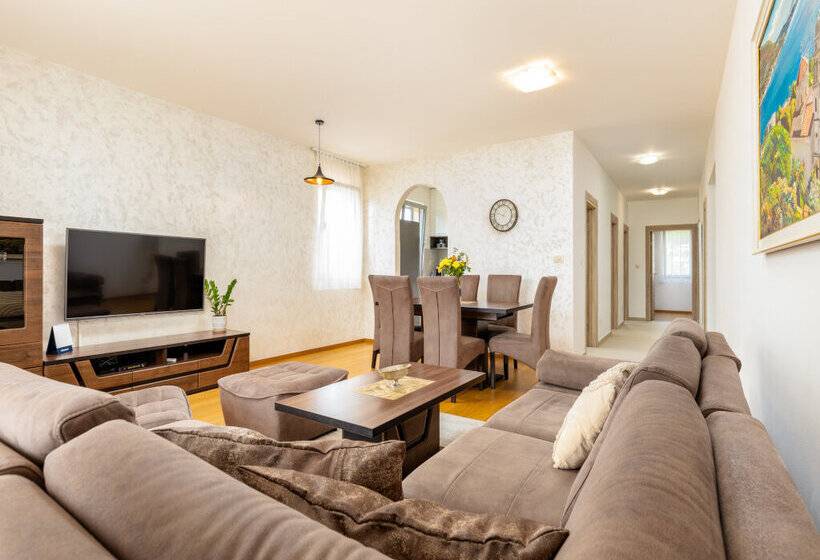 Apart Hotel Ms Katunjanin