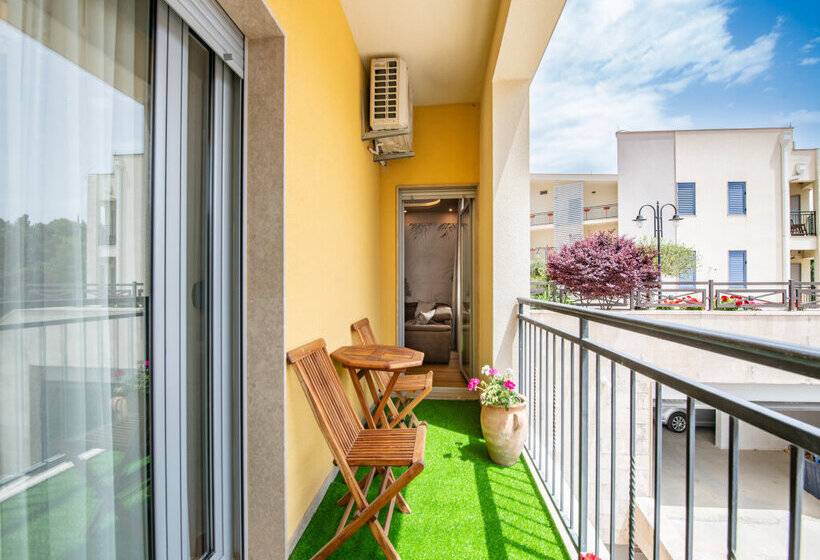 Apart Hotel Ms Katunjanin