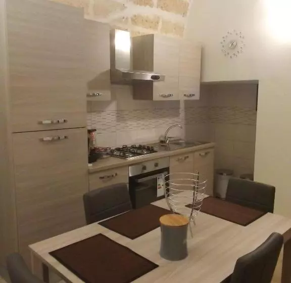 ベッドアンドブレックファースト Domus Del Borgo Antico