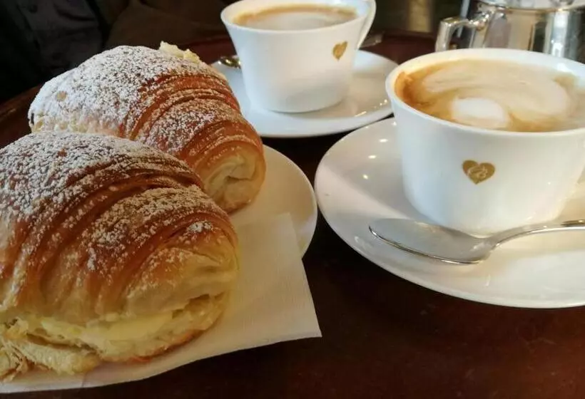 ベッドアンドブレックファースト Domus Del Borgo Antico