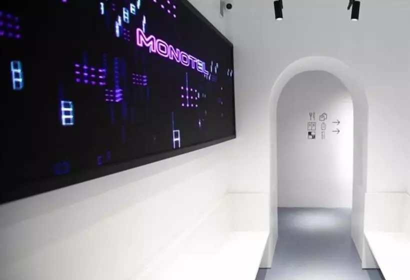 هتل کپسول Monotel Space