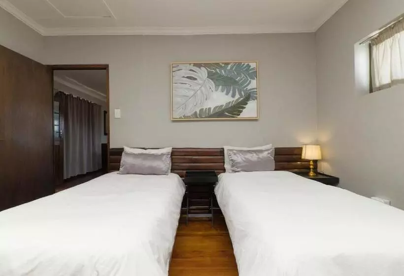 Majatalo Royal Palms Guest House