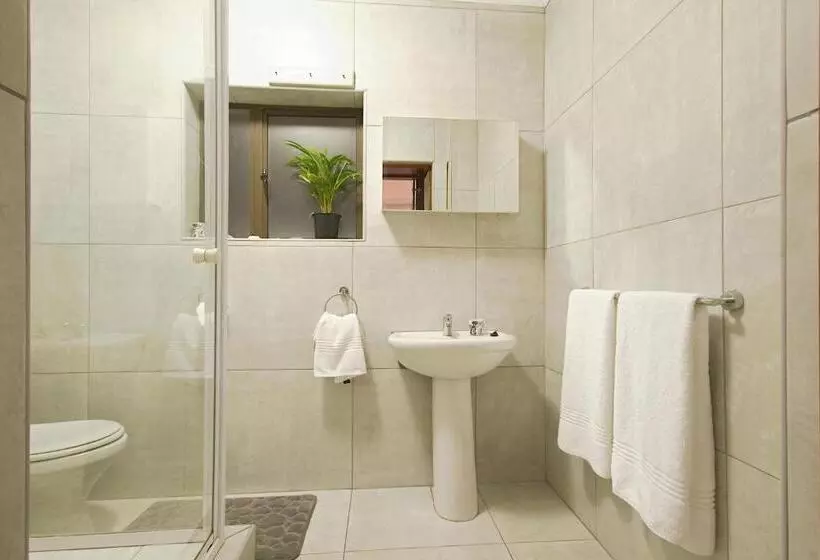 Majatalo Royal Palms Guest House