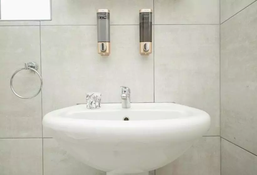 Majatalo Royal Palms Guest House