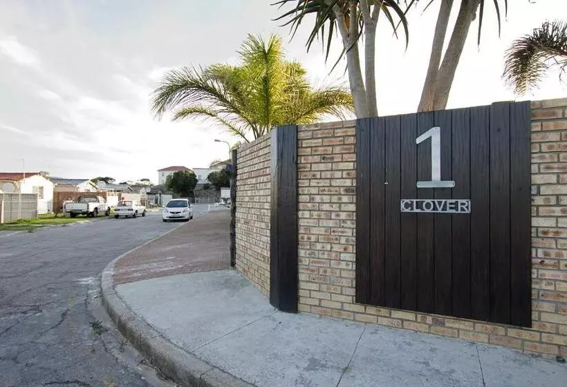 Majatalo Royal Palms Guest House