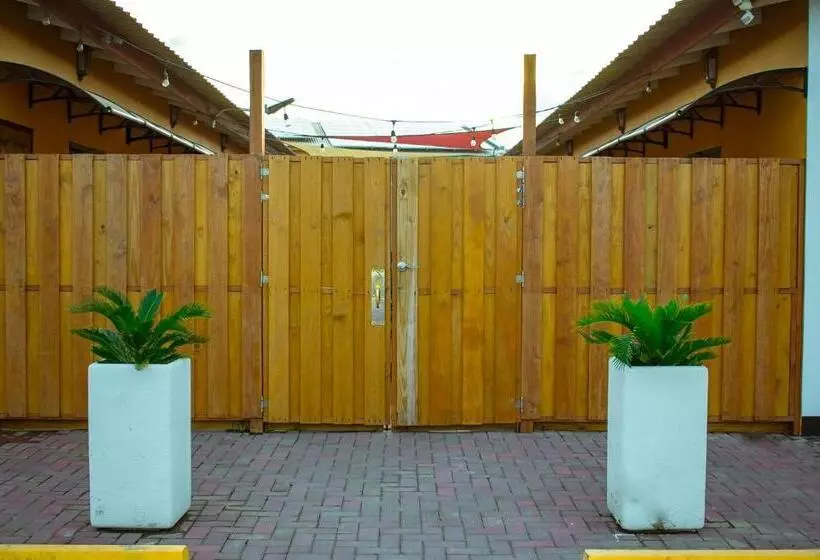 هاستل Aruba Smart Apartments